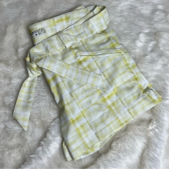 Nike Golf women’s Dri-fit shorts with belt size 12 - Picture 6 of 9